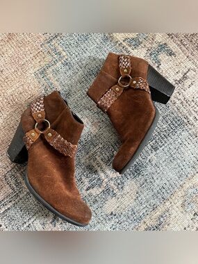 BOC Brown Suede Braided Heeled Booties sz 9.5